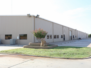 1911 Sheppard Access Rd, Wichita Falls, TX à louer Photo de l’immeuble– Image 2 sur 20