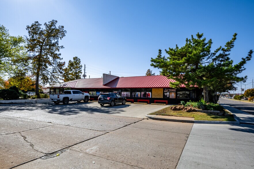 2002 NW Cache Rd, Lawton, OK à vendre - Photo de l’immeuble – Image 3 sur 13