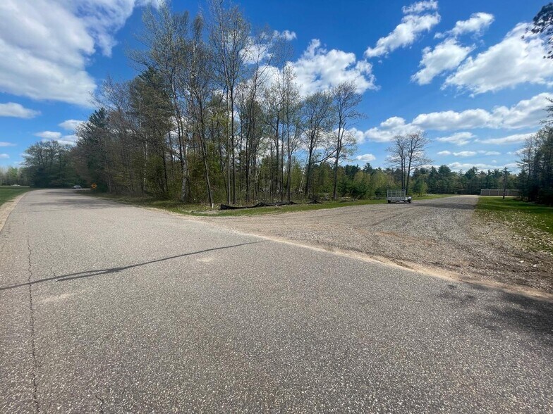 7484 Dolhun Rd, Lake Tomahawk, WI à vendre - Photo de l’immeuble – Image 2 sur 7