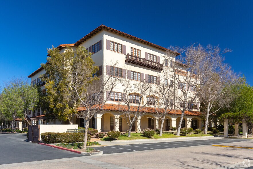 760 Paseo Camarillo, Camarillo, CA à louer - Photo de l’immeuble – Image 2 sur 6