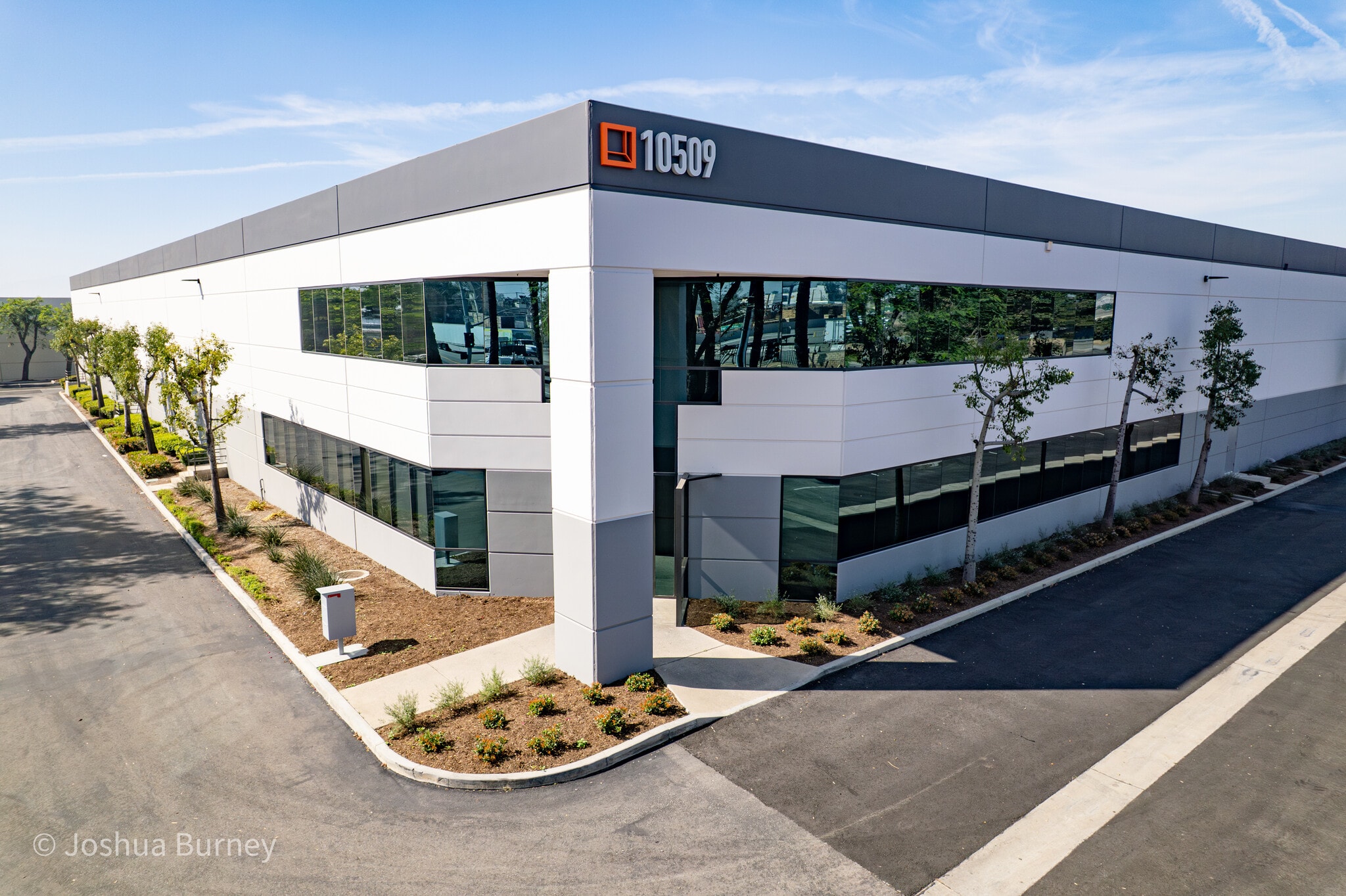 10509 Business Dr, Fontana, CA à louer Photo principale– Image 1 sur 42
