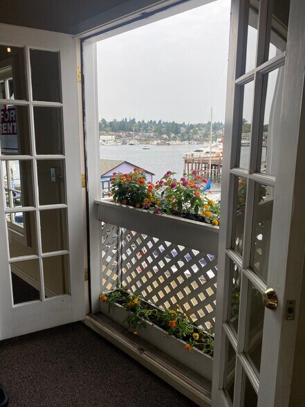 2727 Fairview Ave E, Seattle, WA à louer - Photo de l’immeuble – Image 1 sur 15