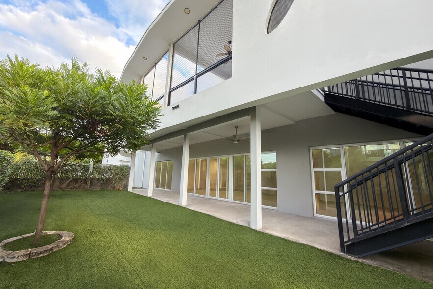 18651 NE 24th Pl, Miami, FL à vendre - Photo de l’immeuble – Image 2 sur 14