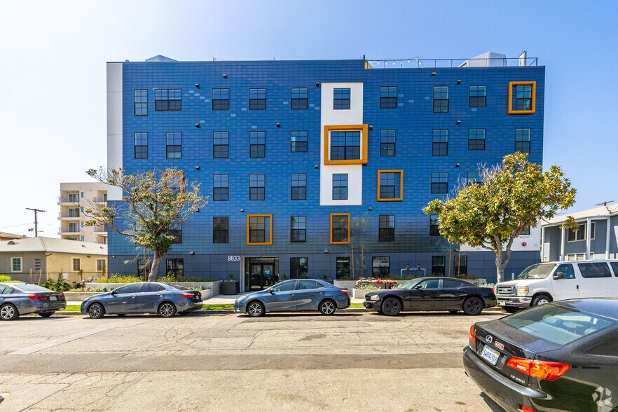8833 Reading Ave, Los Angeles, CA à vendre - Photo de l’immeuble – Image 2 sur 3
