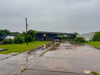 Plus de détails pour 300 W School St, Madisonville, TX - Local d’activités à vendre