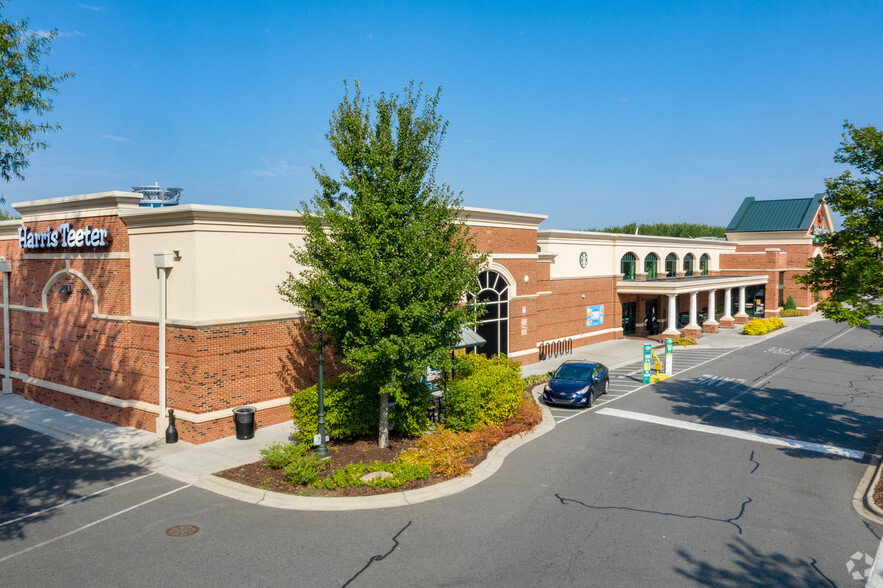 15235 John J Delaney Dr, Charlotte, NC à louer - Photo de l’immeuble – Image 3 sur 8