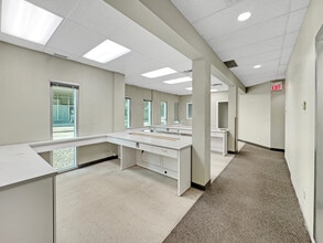 902 9th Ave SW, Calgary, AB à louer Photo intérieure– Image 1 sur 5