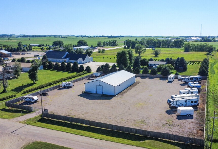 28189 West Ave, Canton, SD à vendre - Photo de l’immeuble – Image 1 sur 15
