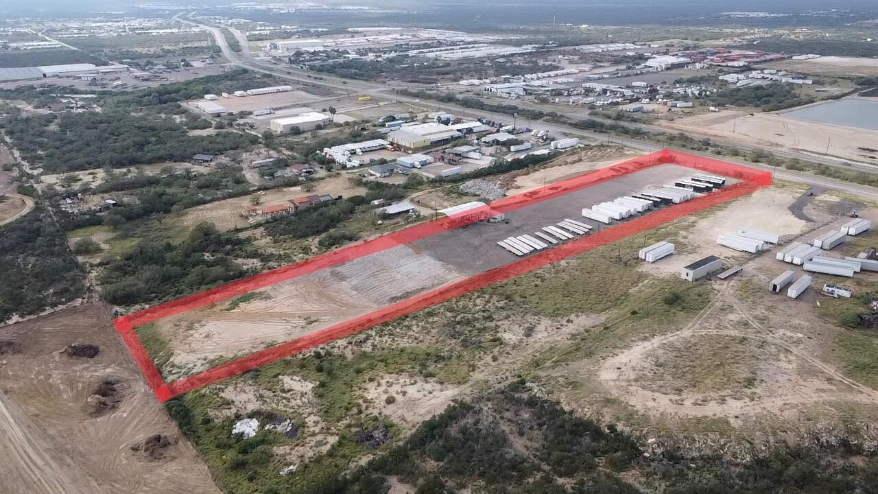 21316 Mines Rd, Laredo, TX à louer Photo principale– Image 1 sur 11