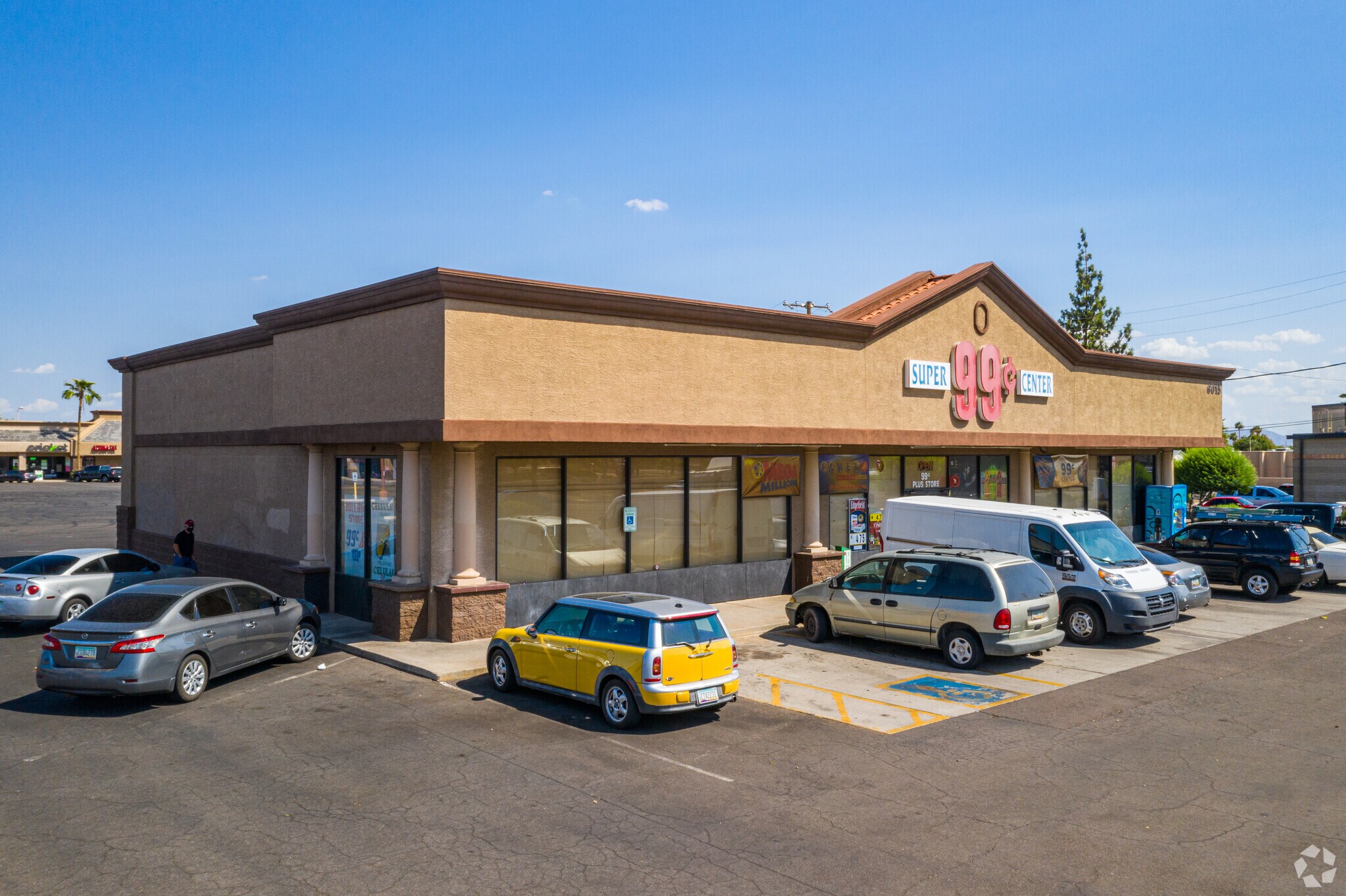 6049 N 43rd Ave, Phoenix, AZ à louer Photo de l’immeuble– Image 1 sur 4