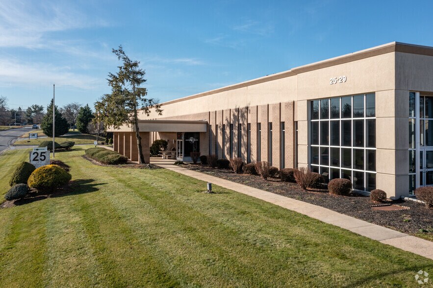 25 Kennedy Blvd, East Brunswick, NJ à louer - Photo principale – Image 1 sur 10