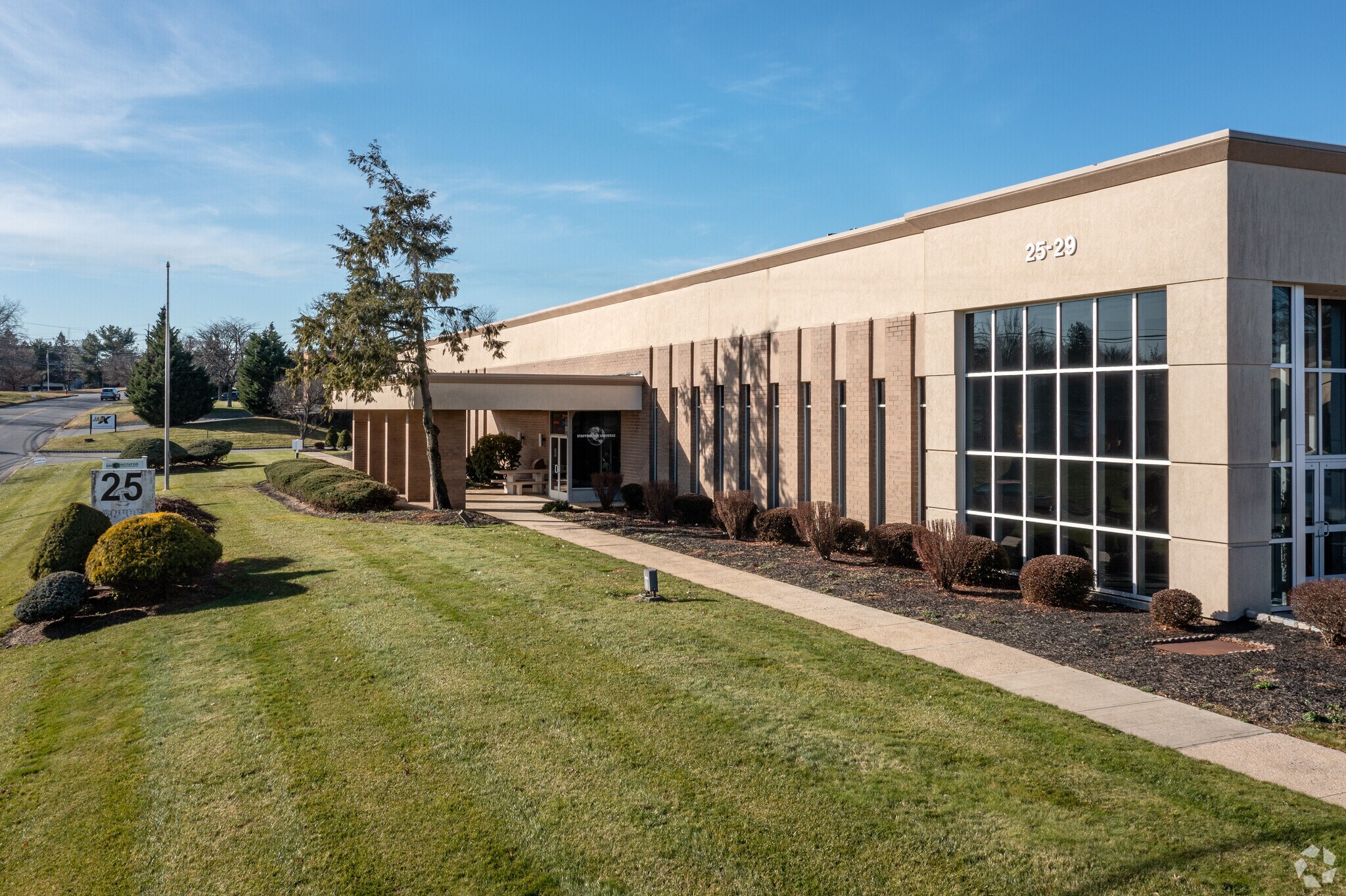 25 Kennedy Blvd, East Brunswick, NJ à louer Photo principale– Image 1 sur 11