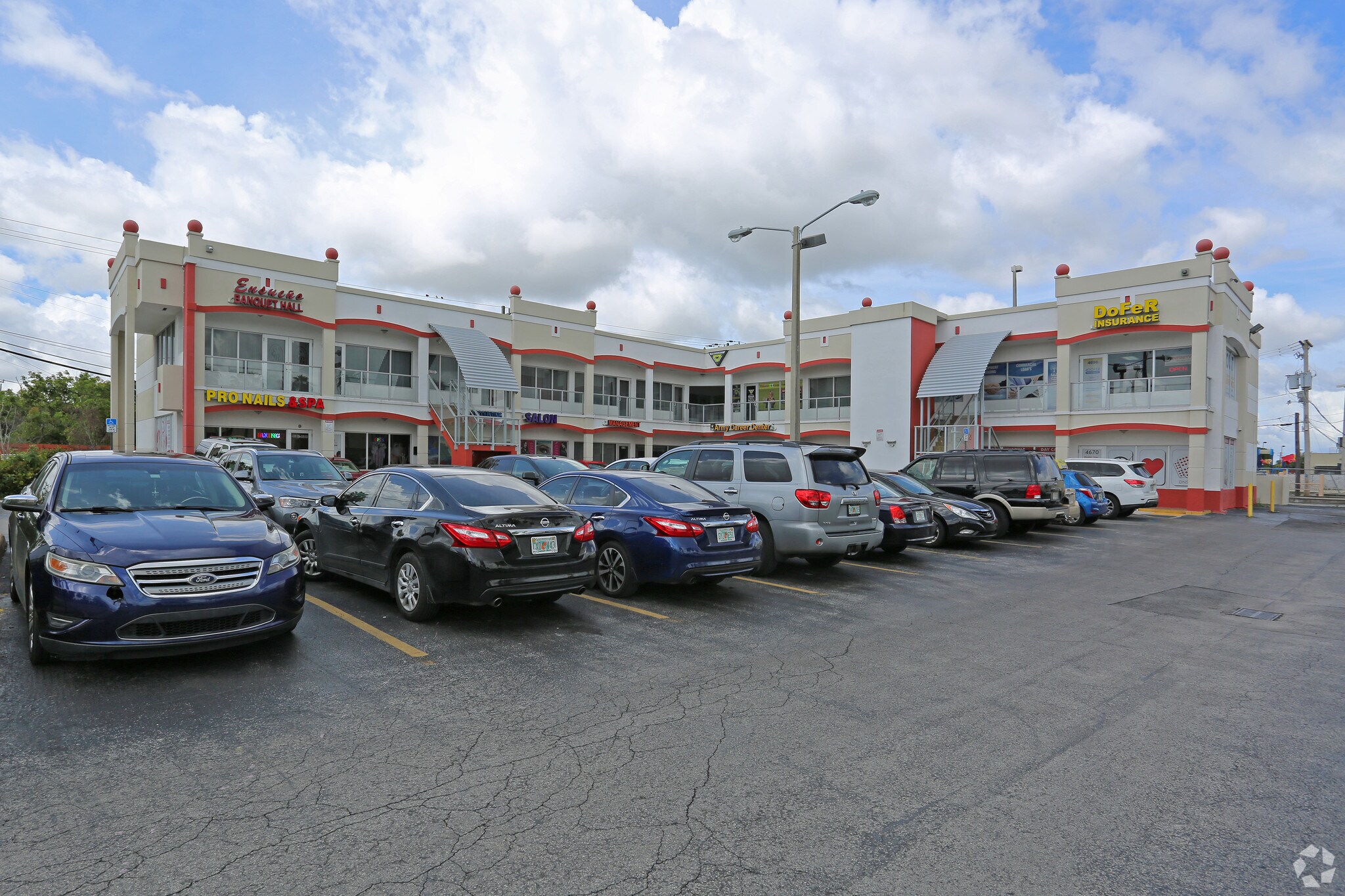 4646-4698 W 4th Ave, Hialeah, FL à vendre Photo principale– Image 1 sur 9