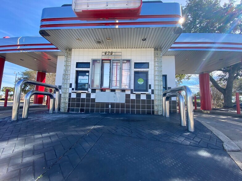 4200 Barrancas Ave, Pensacola, FL à vendre - Photo de l’immeuble – Image 3 sur 11