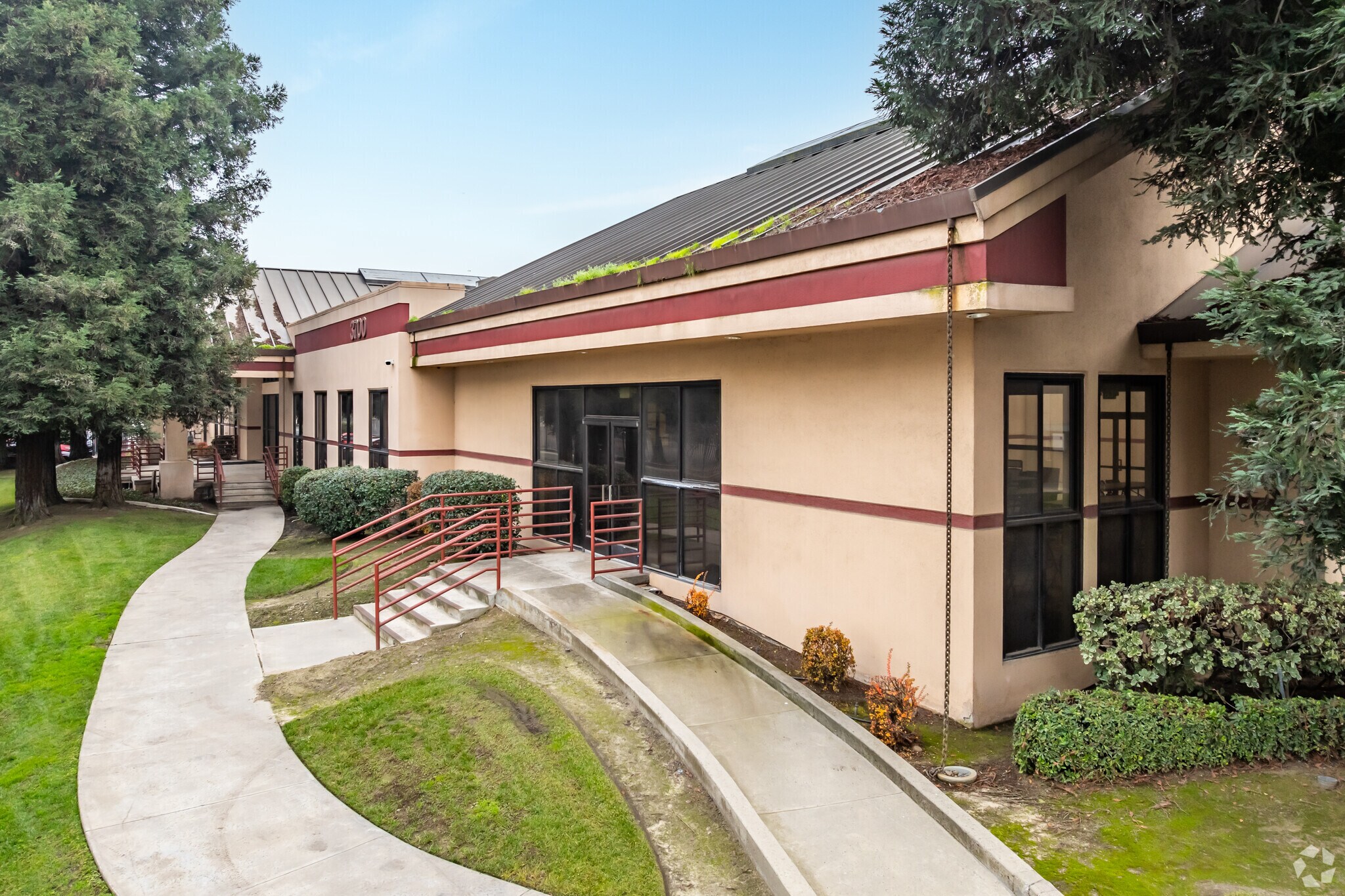 3700 Finch Rd, Modesto, CA à louer Photo de l’immeuble– Image 1 sur 6