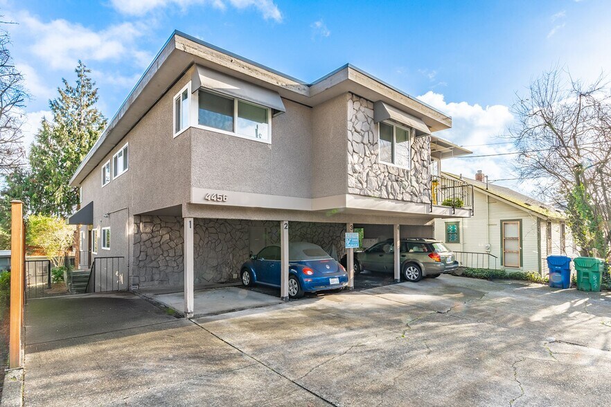 4456 Whitman Ave N, Seattle, WA à vendre - Photo de l’immeuble – Image 1 sur 33