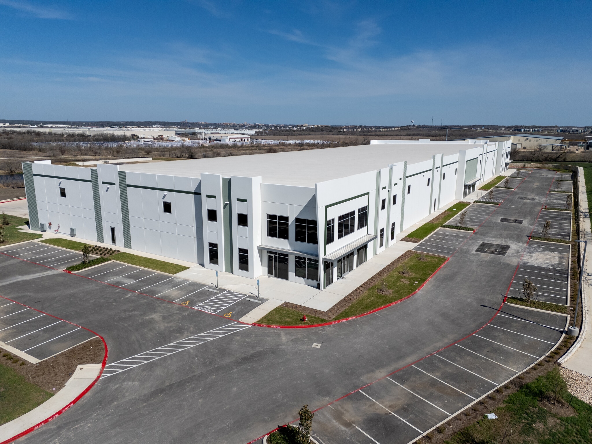 1600 E McCarty Ln, San Marcos, TX à louer Photo de l’immeuble– Image 1 sur 7