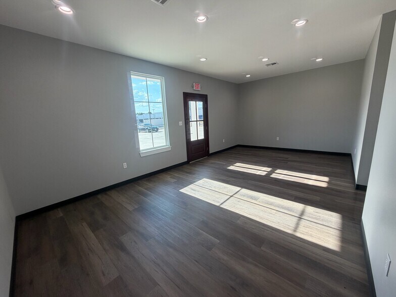 225 Breck Dr, Stonewall, LA à louer - Photo de l’immeuble – Image 3 sur 11