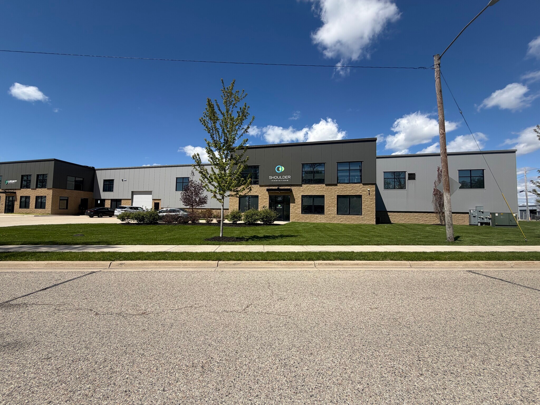1535 Steele Ave SW, Grand Rapids, MI à louer Photo de l’immeuble– Image 1 sur 17