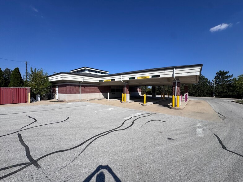 2505 N Farnsworth Ave, Aurora, IL à louer - Photo de l’immeuble – Image 3 sur 23