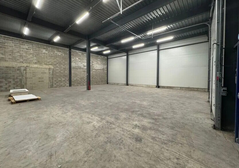 Industriel/Logistique dans Vitry-sur-Seine à louer - Photo de l’immeuble – Image 3 sur 3