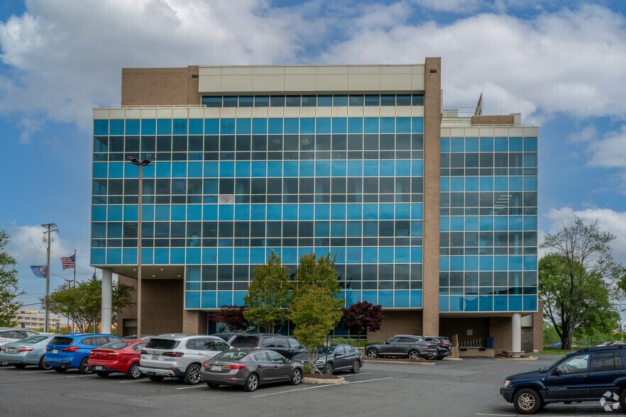 8315 Lee Hwy, Merrifield, VA à louer - Photo de l’immeuble – Image 1 sur 6