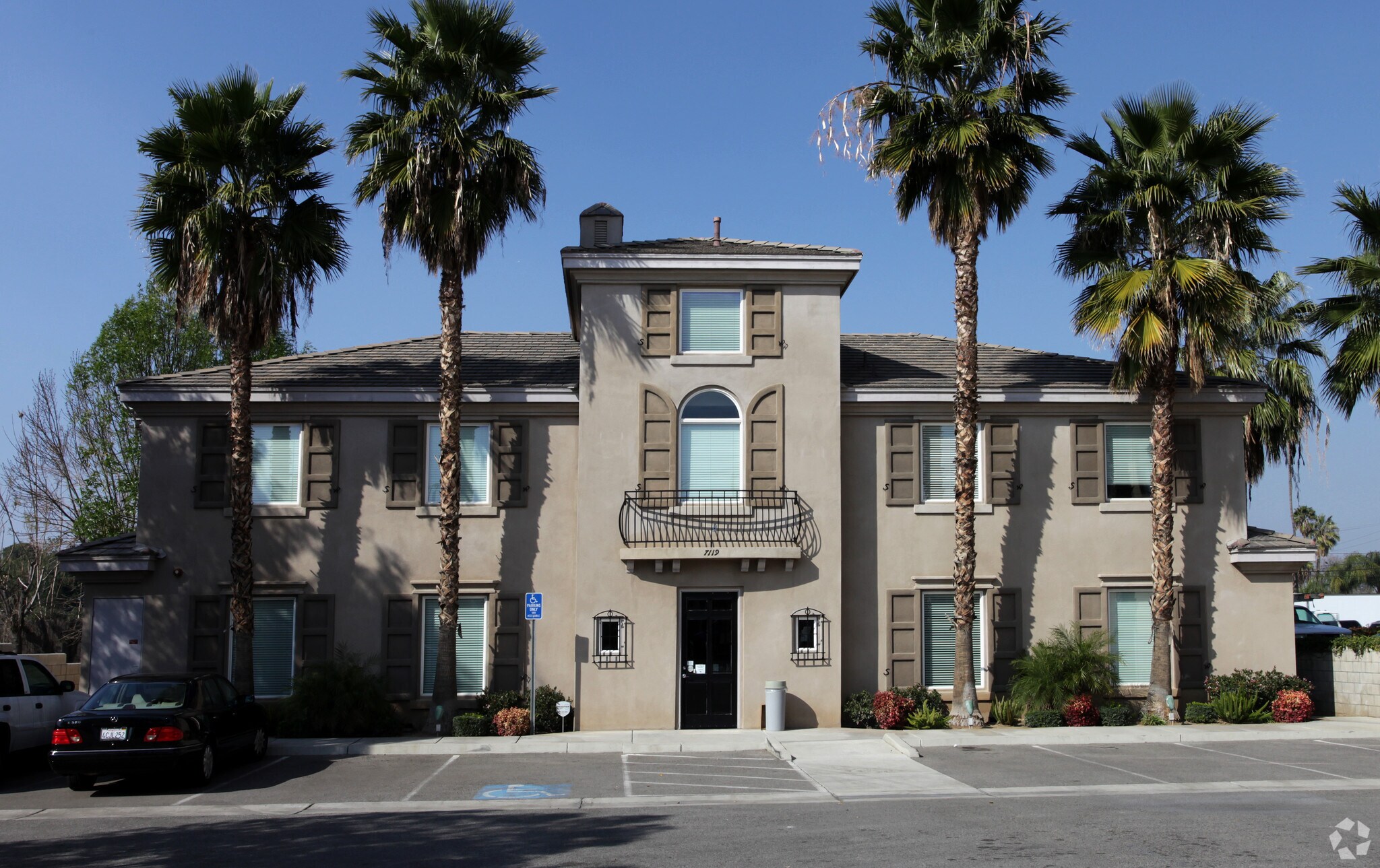 7119 Indiana Ave, Riverside, CA à louer Photo principale– Image 1 sur 5
