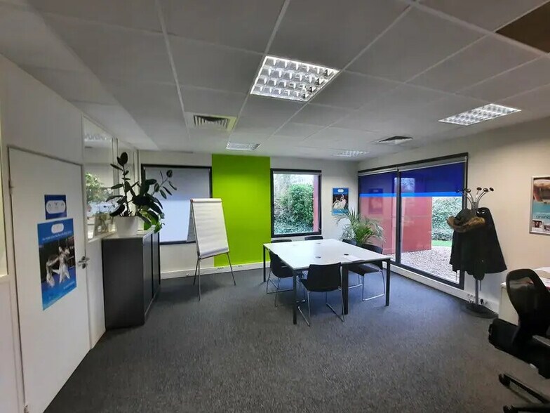 Bureau dans Petit-Couronne à louer - Photo intérieure – Image 2 sur 12