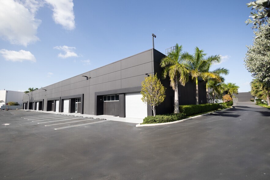 6050 NW 102nd Ave, Doral, FL à louer - Photo de l’immeuble – Image 2 sur 17
