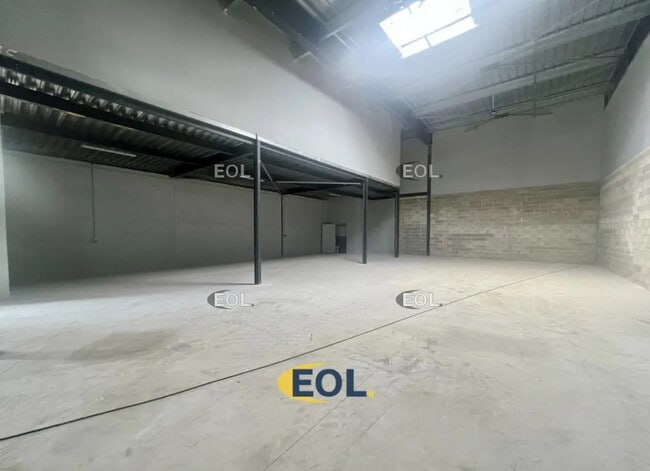 Plus de détails pour Industriel/Logistique à louer