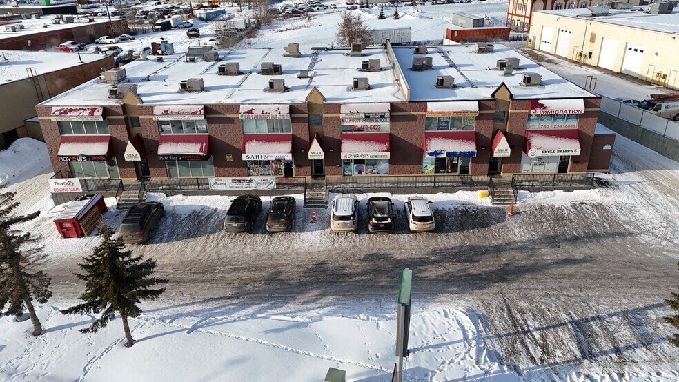 3460 93 St NW, Edmonton, AB à louer - Photo de l’immeuble – Image 2 sur 30