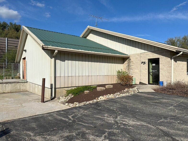 140 W Terra Cotta Ave, Crystal Lake, IL à louer - Photo de l’immeuble – Image 2 sur 4