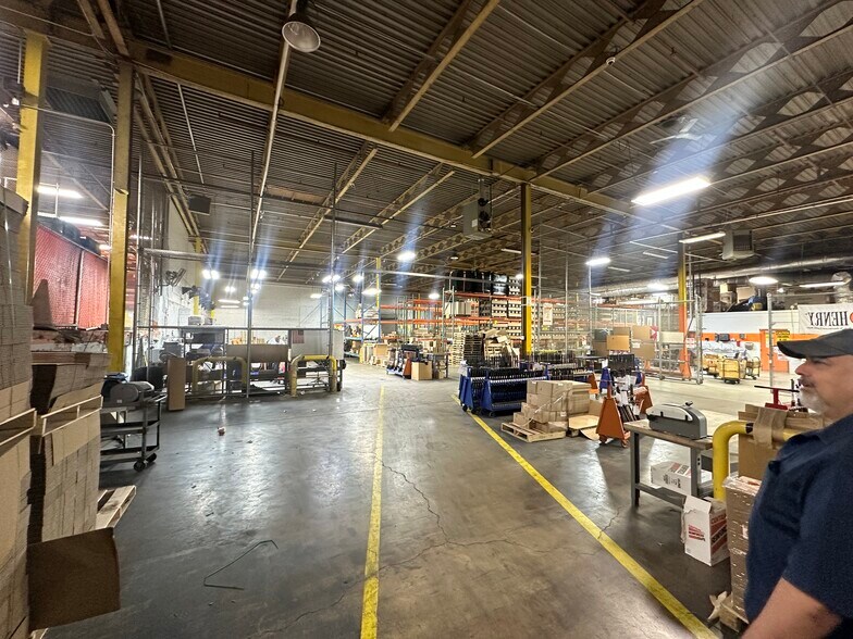 59 E 1st St, Bayonne, NJ à louer - Photo de l’immeuble – Image 3 sur 6