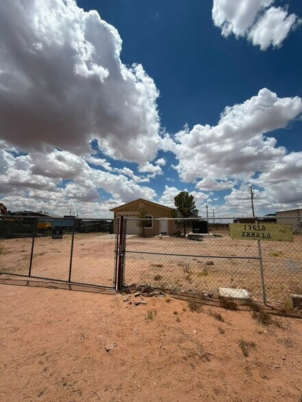13618 Emma Ln, El Paso, TX à louer - Photo de l’immeuble – Image 2 sur 11