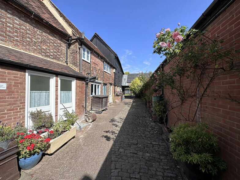 8 Upper High St, Thame à louer - Photo de l’immeuble – Image 2 sur 9