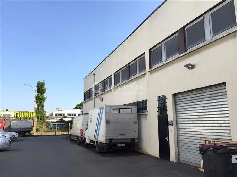 Local d’activités dans Chennevières-sur-Marne à louer - Photo de l’immeuble – Image 1 sur 11
