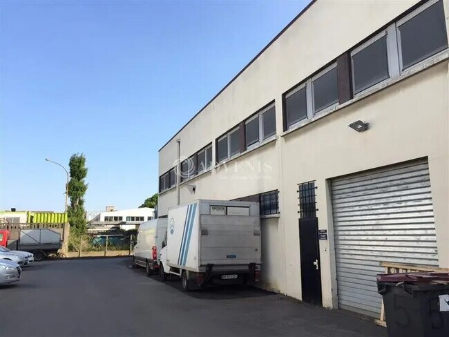 Plus de détails pour Local d'activités à louer