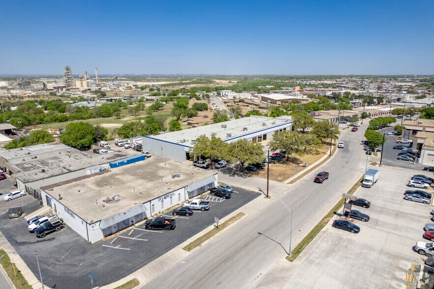 10927 Wye Dr, San Antonio, TX à louer - Aérien – Image 3 sur 9