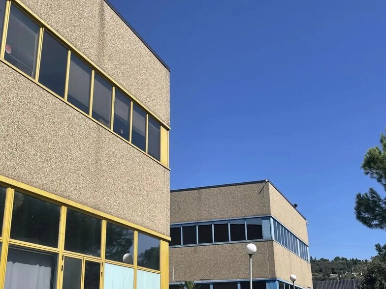 Bureau dans Grasse à louer - Photo de l’immeuble – Image 2 sur 7