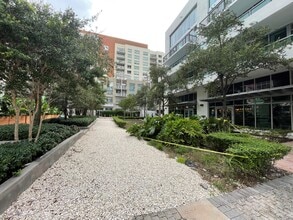 3301 NE 1st Ave, Miami, FL à louer Photo de l’immeuble– Image 1 sur 11