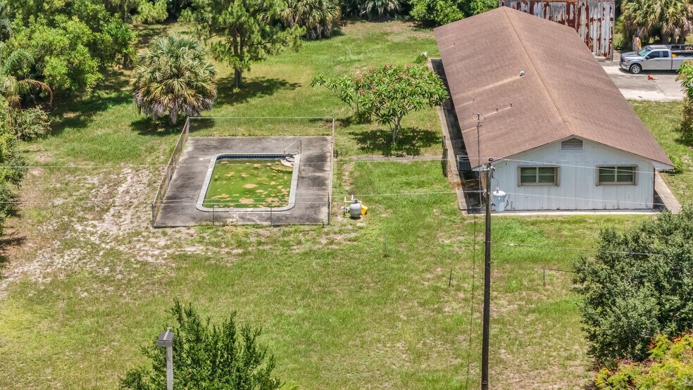 4899 S Haverhill Rd, Lake Worth, FL à vendre - Photo de l’immeuble – Image 2 sur 10