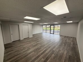 2601-2621 Aero Dr, Grand Prairie, TX à louer Photo intérieure– Image 2 sur 7