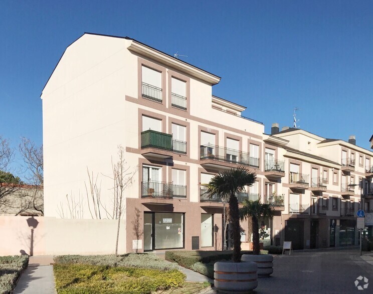 Local commercial dans Majadahonda, Madrid à louer - Photo de l’immeuble – Image 2 sur 2