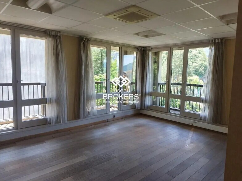 Bureau dans Cluses à vendre - Photo de l’immeuble – Image 1 sur 2