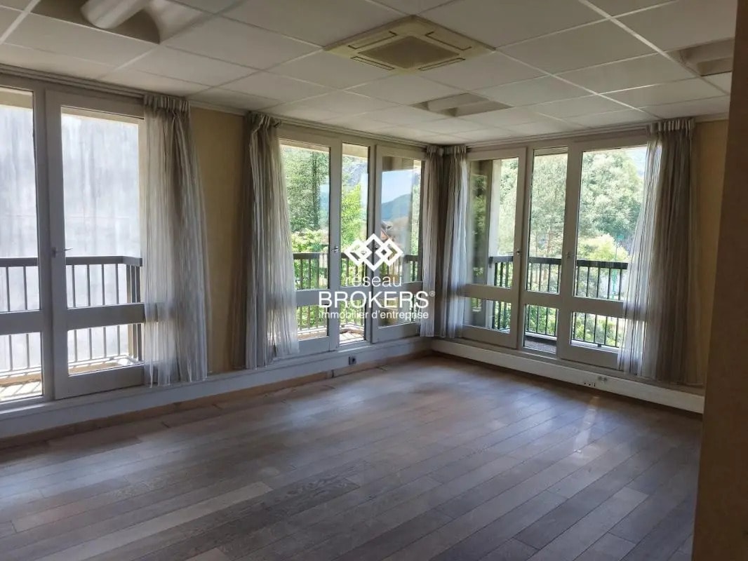 Bureau dans Cluses à vendre Photo intérieure– Image 1 sur 3