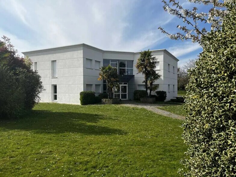 Bureau dans Franqueville-Saint-Pierre à louer - Photo de l’immeuble – Image 1 sur 10