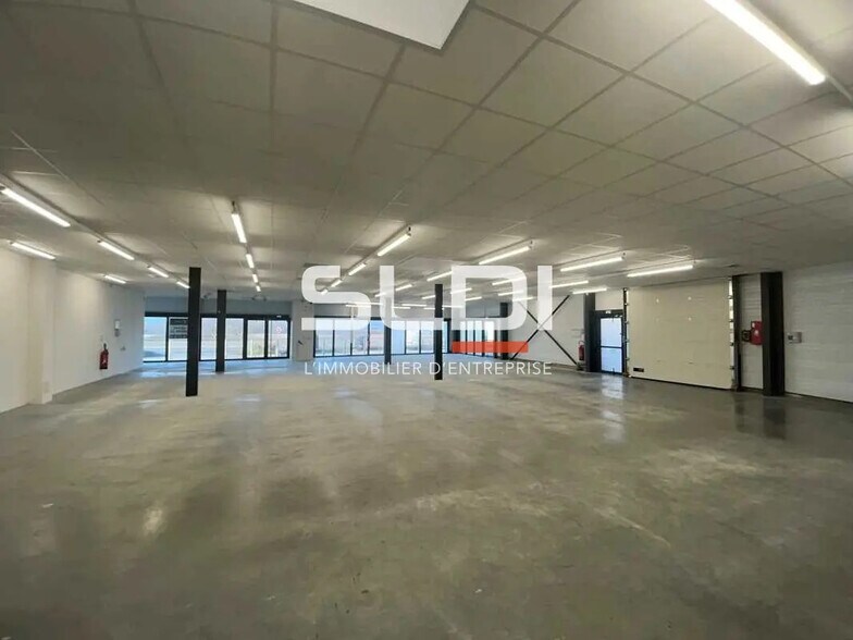 Local commercial dans Genay à louer - Photo de l’immeuble – Image 3 sur 6