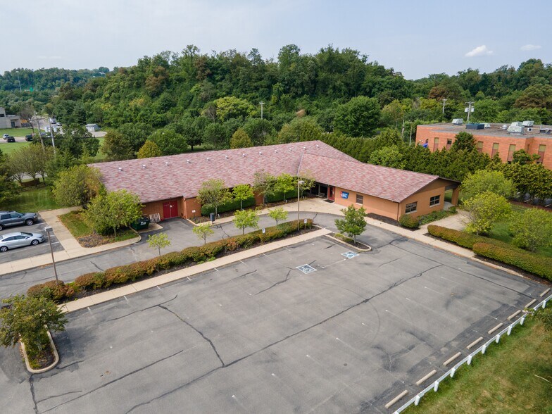 320 Bilmar Dr, Pittsburgh, PA à vendre - Photo de l’immeuble – Image 1 sur 7