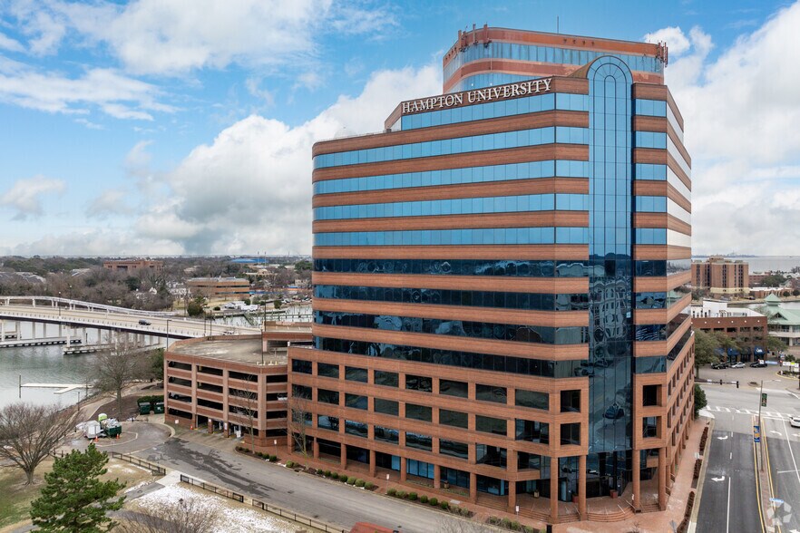 2 Eaton St, Hampton, VA à louer - Photo de l’immeuble – Image 1 sur 1