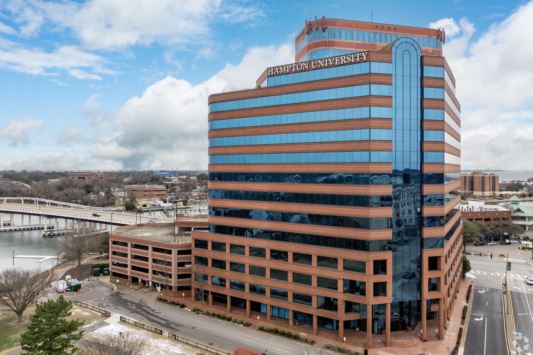 2 Eaton St, Hampton, VA à louer Photo de l’immeuble– Image 1 sur 2